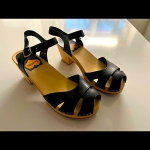 Swedish Hasbeens // Black Clog Sandel